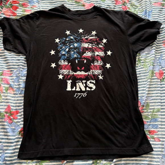Lions Not Sheep Lion T-shirt - Picture 1 of 2
